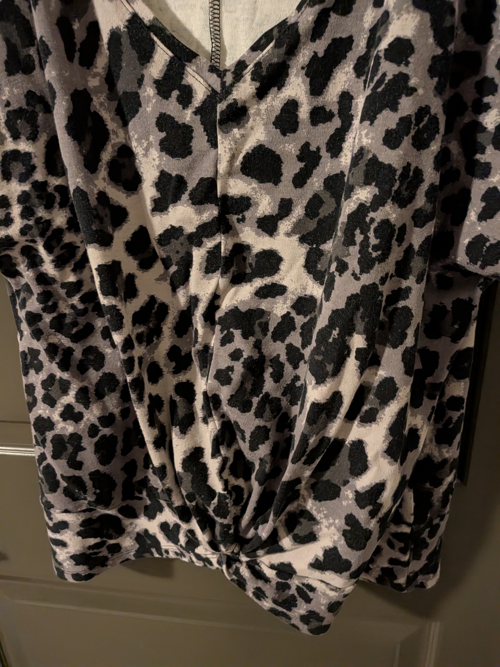 JM Collection Black & White Leopard-Print Twist-Front V-Neck Tee